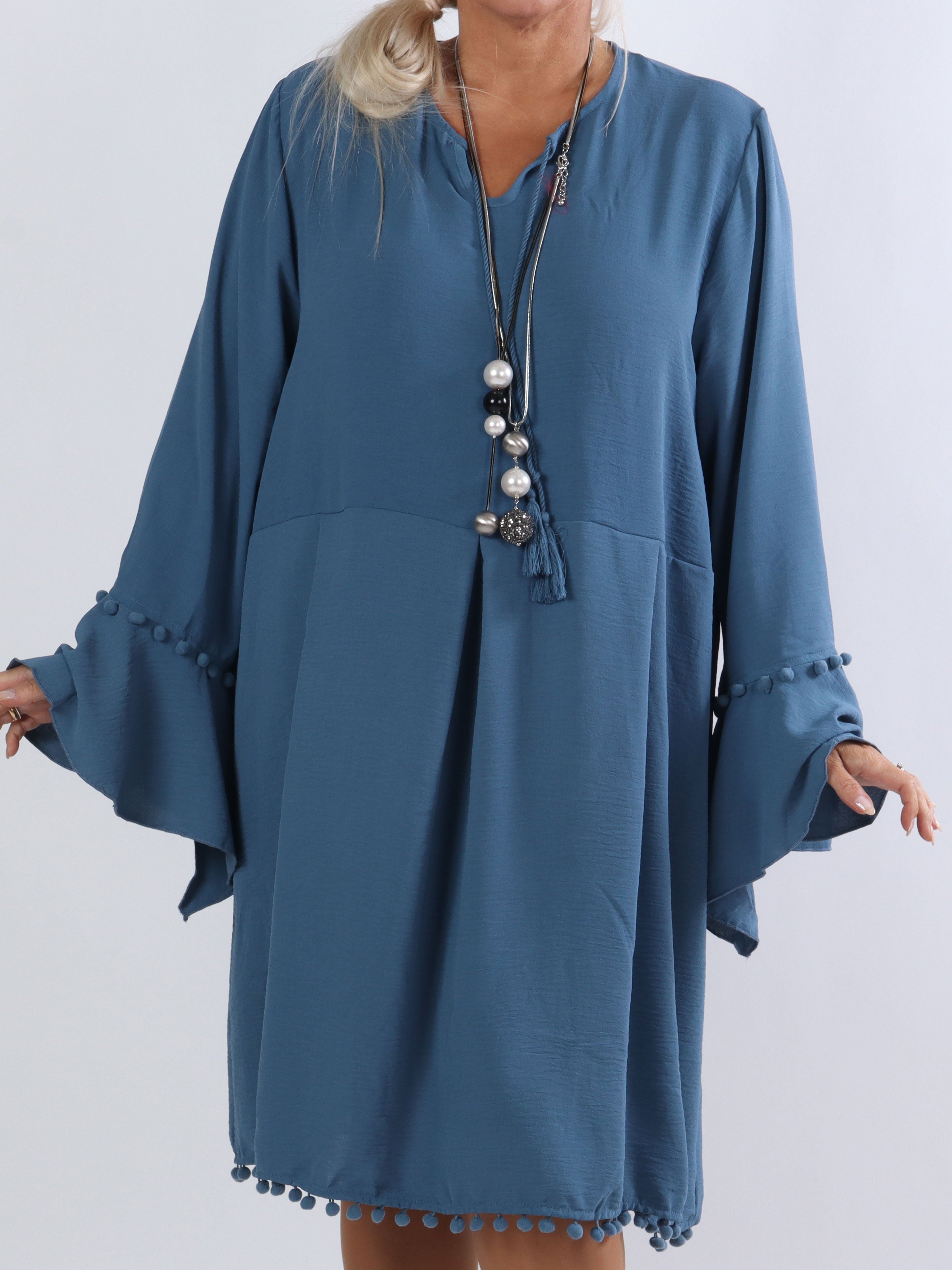 Matilda - Fin plus size kjole med pompoms